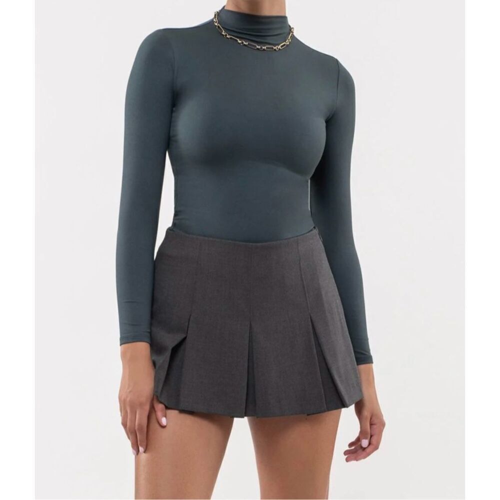 Hunter green long sleeve shirt